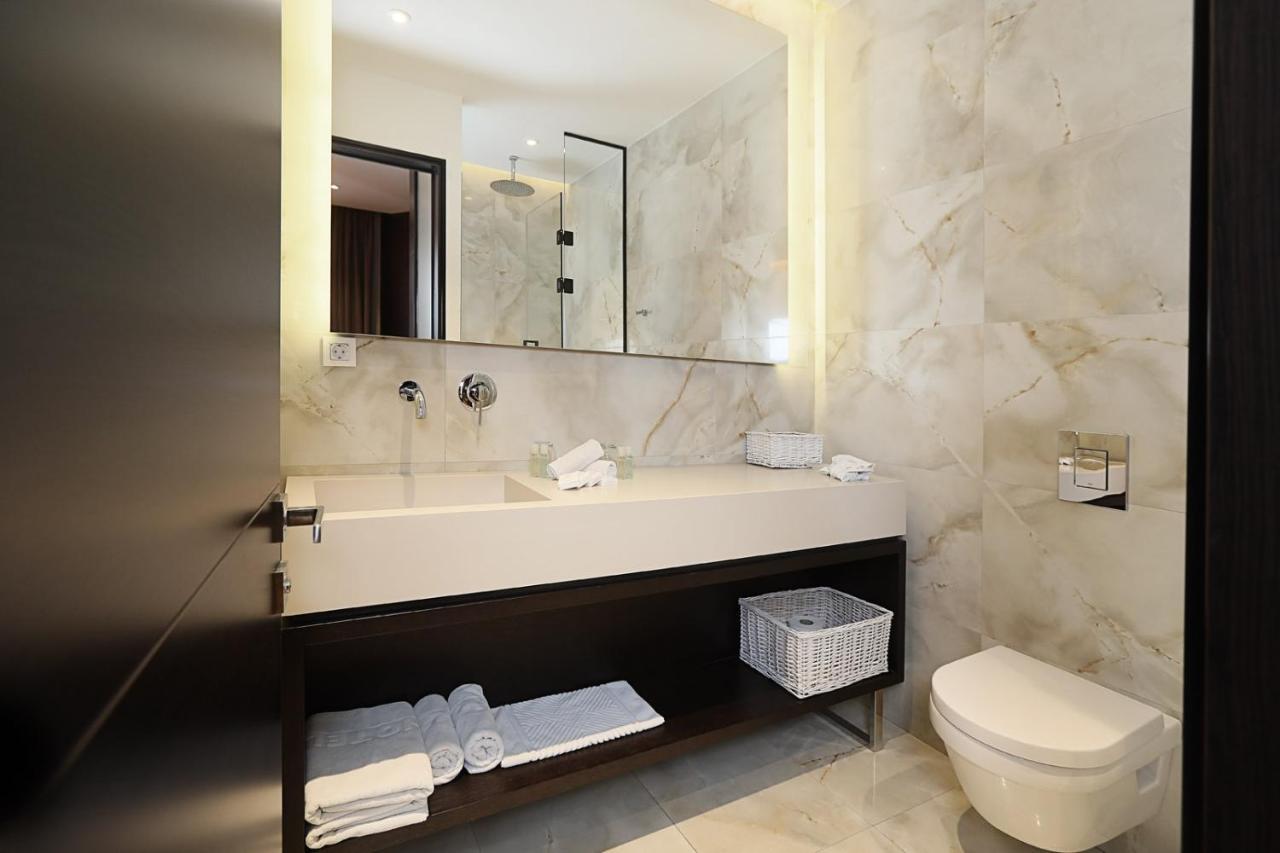 Maccani Black Luxury Suites Белград Екстериор снимка