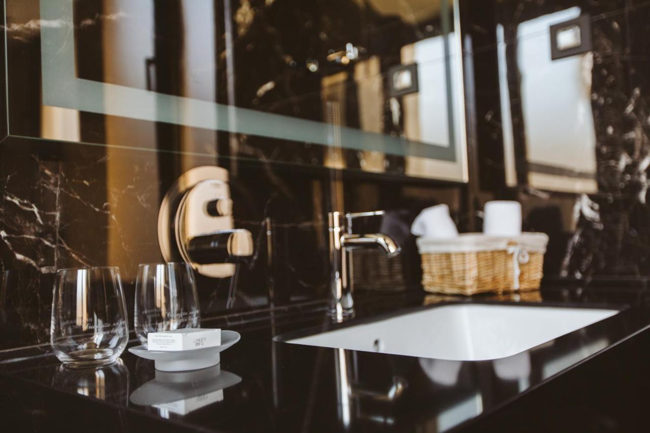 Maccani Black Luxury Suites Белград Екстериор снимка