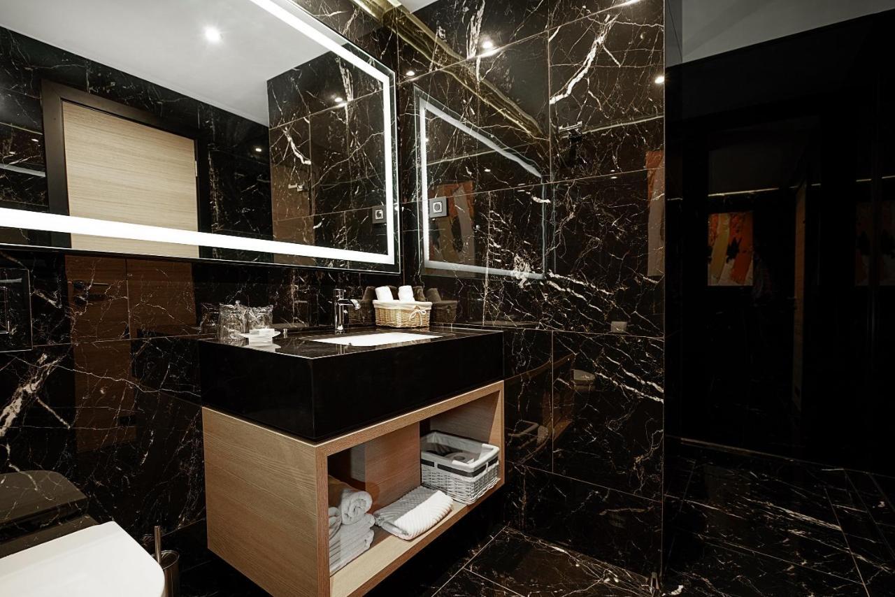 Maccani Black Luxury Suites Белград Екстериор снимка